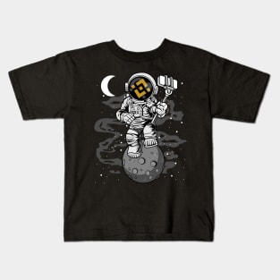 Astronaut Selfie Binance BNB Coin To The Moon Crypto Token Cryptocurrency Wallet Birthday Gift For Men Women Kids Kids T-Shirt